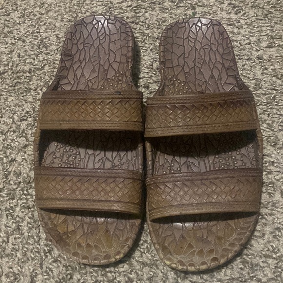 These are sandles - Picture 1 of 1